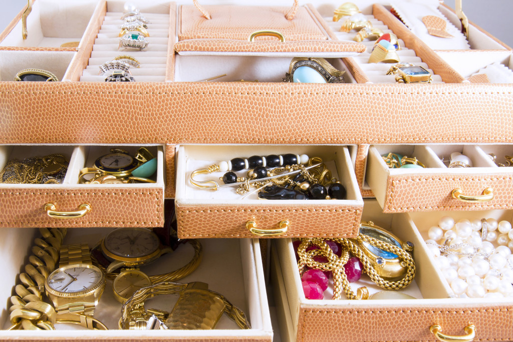set of jewelry